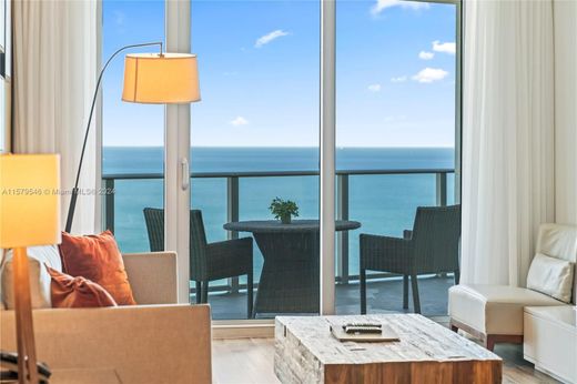 ハリウッド, Broward Countyのアパートメント・コンプレックス