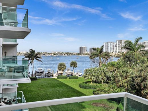 Residential complexes in Boca Raton, Palm Beach