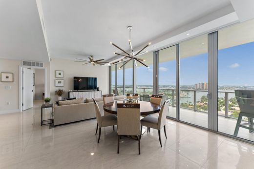Residential complexes in Palm Beach Shores, Palm Beach