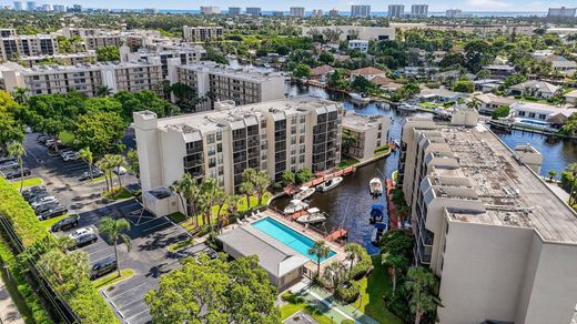 Residential complexes in Boca Raton, Palm Beach