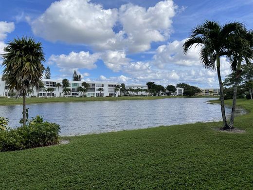 Residential complexes in West Palm Beach, Palm Beach