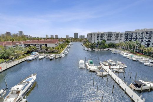 Residential complexes in Fort Lauderdale, Broward County