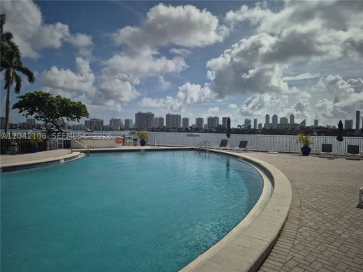 Residential complexes in North Miami Beach, Miami-Dade