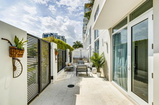 Residential complexes in Fort Lauderdale, Broward County