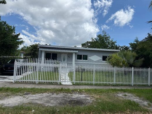 Villa in North Miami, Miami-Dade