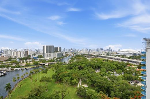Kamienica w Miami, Miami-Dade County