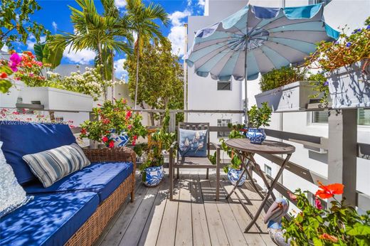 Residential complexes in Miami Beach, Miami-Dade