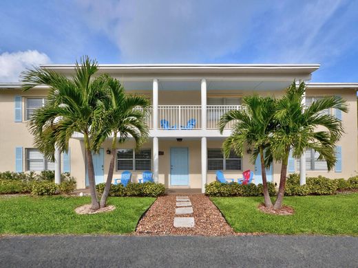 Residential complexes in Palm Beach Shores, Palm Beach