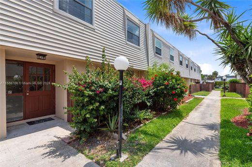 Townhouse in Margate, Broward County