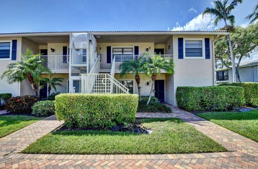 Residential complexes in Boynton Beach, Palm Beach