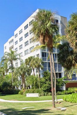 Residential complexes in Key Biscayne, Miami-Dade