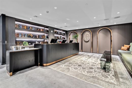 マイアミ, Miami-Dade Countyのアパートメント・コンプレックス