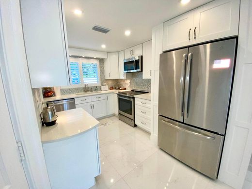 Residential complexes in Tequesta, Palm Beach