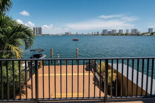 Townhouse in North Miami Beach, Miami-Dade
