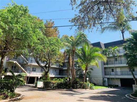 Residential complexes in Coral Gables, Miami-Dade