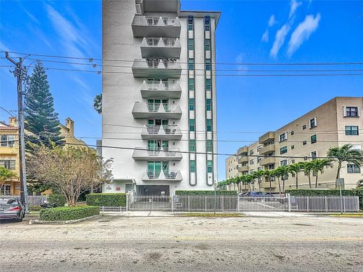 Residential complexes in Miami Beach, Miami-Dade