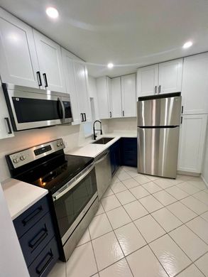 Residential complexes in Lake Worth, Palm Beach