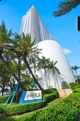 Residential complexes in Sunny Isles Beach, Miami-Dade