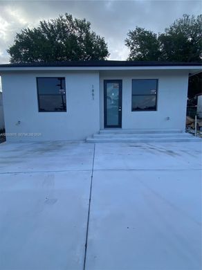 Villa a Opa-locka North  (historical), Miami-Dade County
