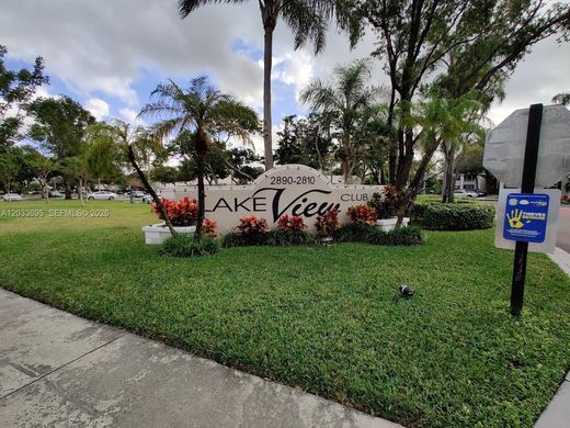 Residential complexes in Oakland Park, Broward County