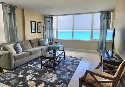 Residential complexes in Hollywood, Broward County
