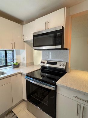 Sunny Isles Beach, Miami-Dade Countyのアパートメント・コンプレックス