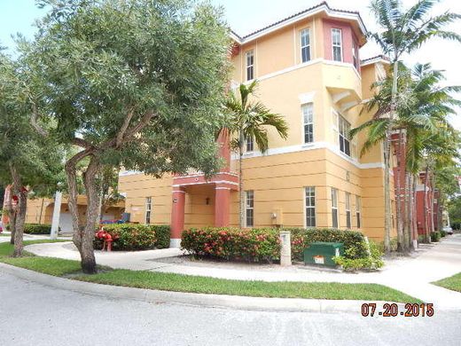 Residential complexes in West Palm Beach, Palm Beach