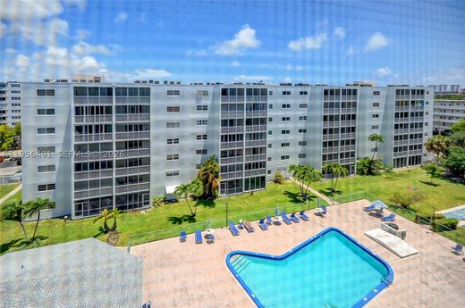 Residential complexes in Hallandale, Broward County