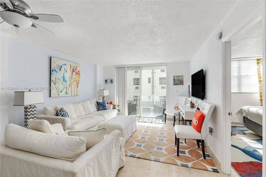 Residential complexes in Miami Beach, Miami-Dade