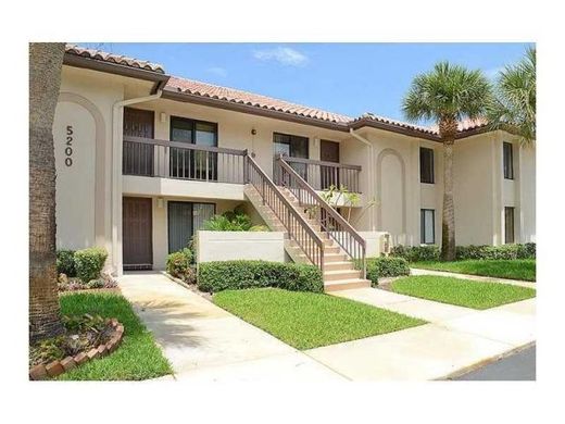 Residential complexes in Boca Raton, Palm Beach