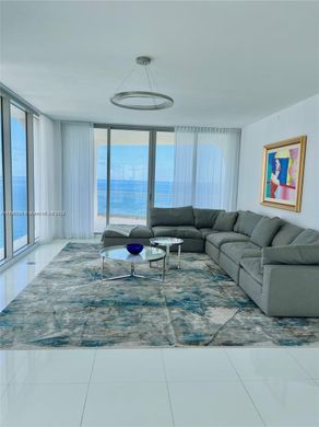 Sunny Isles Beach, Miami-Dade Countyのアパートメント・コンプレックス