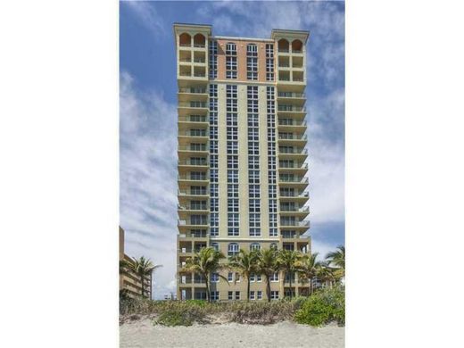 Residential complexes in Hallandale, Broward County
