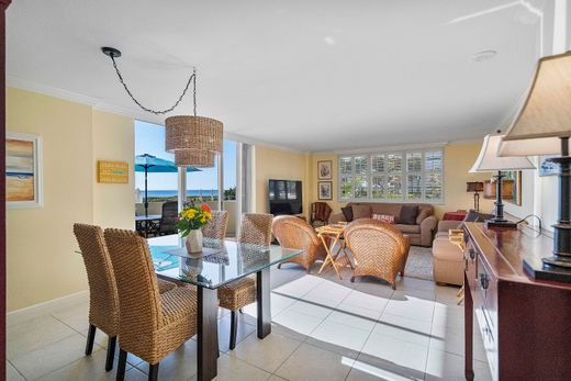 Residential complexes in Lauderdale by the sea, Broward County