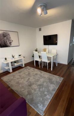 Residential complexes in Miami Beach, Miami-Dade