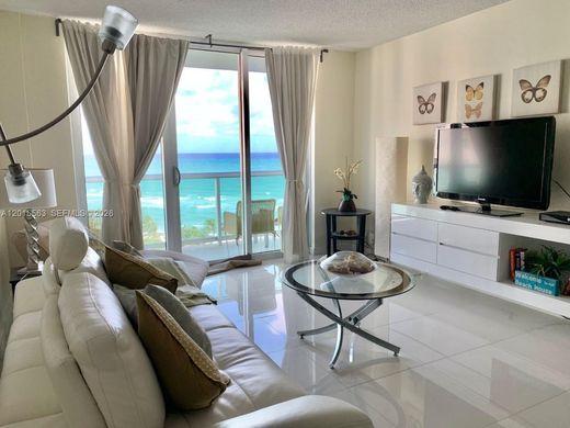 Residential complexes in Hollywood, Broward County