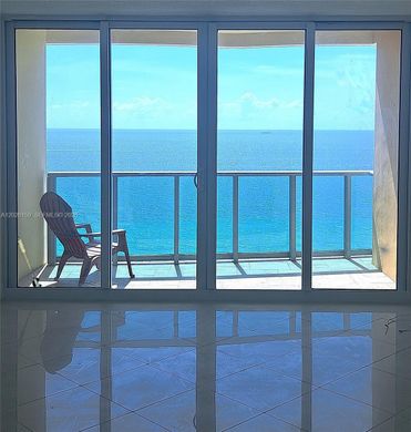 Residential complexes in Hollywood, Broward County