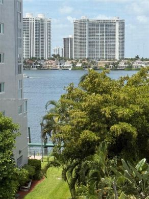 Residential complexes in Sunny Isles Beach, Miami-Dade