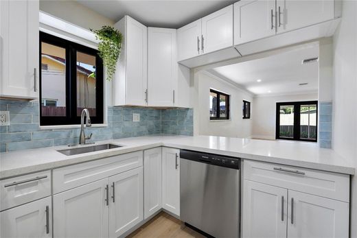 Villa in Oakland Park, Broward County