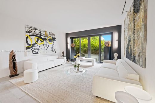 Residential complexes in Key Biscayne, Miami-Dade