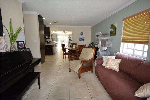 Villa - Hialeah, Miami-Dade County
