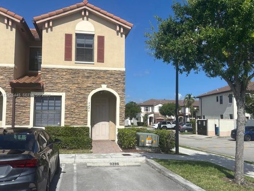 Casa adosada en Hialeah, Miami-Dade County