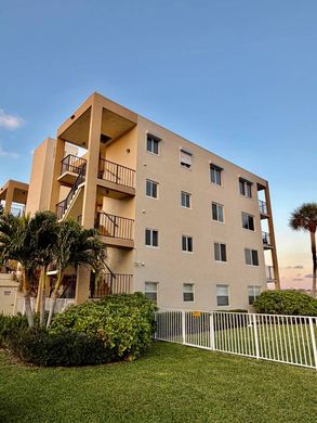 Residential complexes in Lantana, Palm Beach