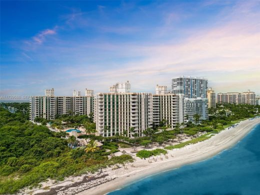 Residential complexes in Key Biscayne, Miami-Dade
