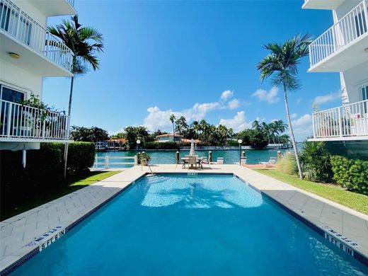 ‏בניין ב  Bay Harbor Islands, Miami-Dade County