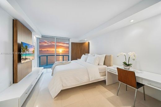 Residential complexes in Miami Beach, Miami-Dade