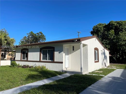 Villa in Opa-locka North  (historical), Miami-Dade County