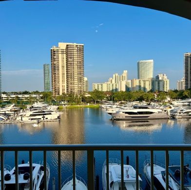 Residential complexes in Aventura, Miami-Dade