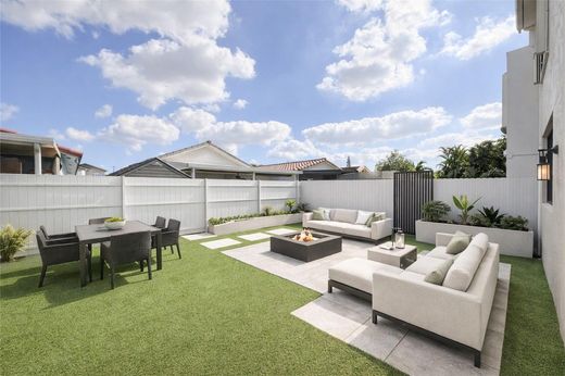 Villa - Hialeah, Miami-Dade County