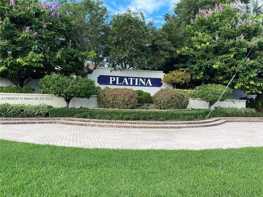 Residential complexes in Boynton Beach, Palm Beach
