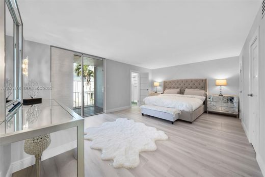 Townhouse in Hallandale, Broward County